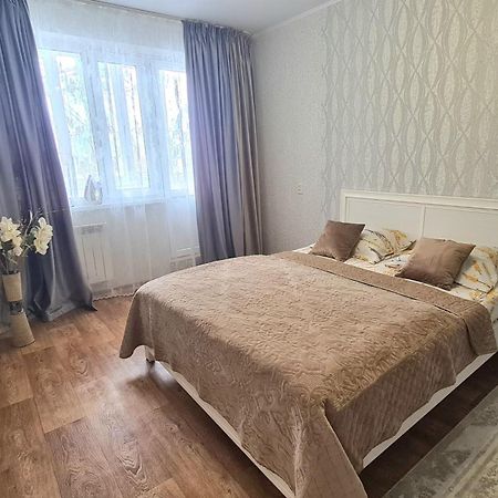 1 Комнатная Квартира В Центре Uralsk Ngoại thất bức ảnh